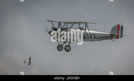 Biggleswade, UK - 7 mai 2017 : Vintage 1928 biplan Hawker Tomtit en vol Banque D'Images