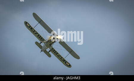 Biggleswade, UK - 7 mai 2017 : Vintage 1928 biplan Hawker Tomtit en vol Banque D'Images