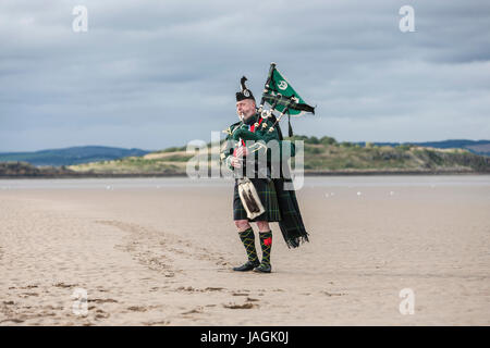 John Mackintosh est un joueur de cornemuse écossais traditionnel. Il a eu une carrière de Piper dans l'armée britannique, l'Edinburgh City Police Pipe Band et la Lothia Banque D'Images