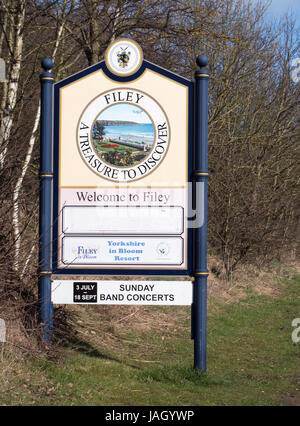 Panneau de bienvenue à Filey, Yorkshire, Angleterre, Royaume-Uni Banque D'Images