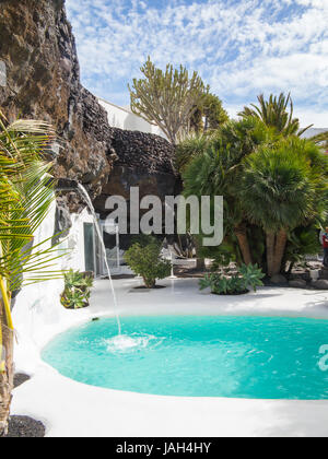 Piscine de la Maison-musée de Cesar Manrique Tahiche dans sur l'île de Lanzarote, Espagne Banque D'Images