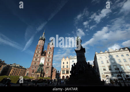 Cracovie,Pologne,petit,Pôle Rynek Glowny,carre,l'église Marien la vieille ville, la vie quotidienne, Banque D'Images