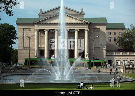 Pologne,pose,Poznan,Vieille Ville,Plac Michiewicza,Théâtre de Wielki, Banque D'Images