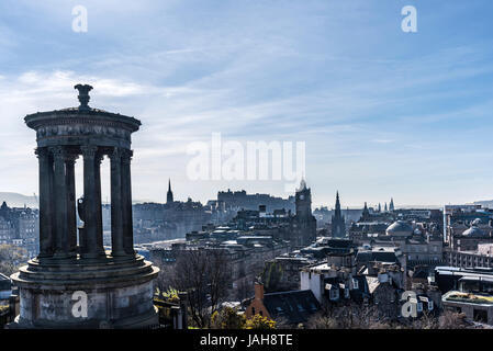 L'affichage classique d'Édimbourg et de Dugald Stewart Monument à la colline de Caton, Édimbourg, Écosse Banque D'Images