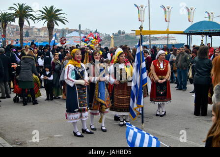 Les femmes grecques en vêtements traditionnels, Kavala, Grèce Banque D'Images