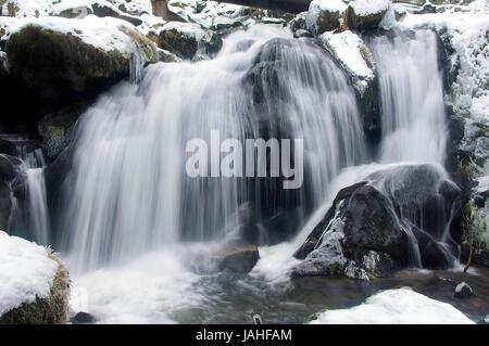 Vereister à Triberg Wasserfall im Schwarzwald Banque D'Images