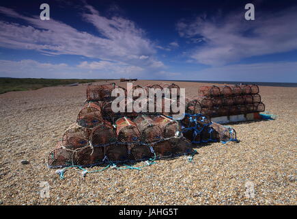 Des casiers à homard sur la plage de Salthouse sur la côte de Norfolk Banque D'Images