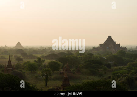 Bagan est une ville ancienne située dans la région de Mandalay Myanmar. Du 9e au 13e siècles, la ville fut la capitale du royaume, le Banque D'Images