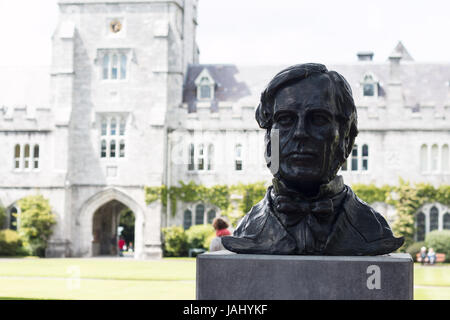 6 juin 2017, Cork, Irlande - Cork University College, buste de George Boole, le premier professeur de mathématiques dans l'algèbre dont l'UCC est devenu le fou Banque D'Images