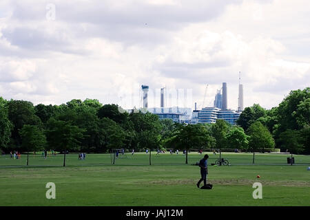 London Battersea Power Station au cours de réaménagement , vue depuis le 03.06.2017 Battersea Park Banque D'Images