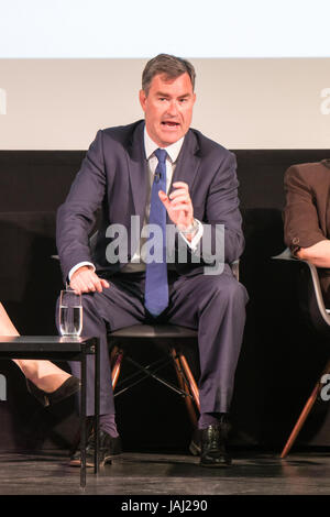 David Gauke, Secrétaire en chef au Trésor (conservateur), parlant à un husting avant les élections générales 2017 Banque D'Images