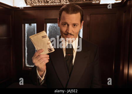 Le meurtre de l'Orient Express est un film américain réalisé par Kenneth Branagh. Le scénario de Michael Green est basé sur le roman 1934 du même nom d'Agatha Christie. Le film stars Branagh, Tom Bateman, Lucy Boynton, Olivia Colman, Penélope Cruz, Willem Dafoe, Judi Dench, Johnny Depp, Michelle Pfeiffer, Sergei Polunin, Daisy et Ridley. Cette photo est pour un usage éditorial uniquement et est l'auteur de la société film et/ou le photographe attribué par le film ou la société de production et ne peut être reproduite que par des publications dans le cadre de la promotion de l'un Banque D'Images