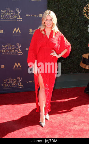 Daytime Emmy Awards 2017 arrivants tenue au Pasadena Civic Center. Avec : Daphne Oz Où : Los Angeles, California, United States Quand : 30 Avr 2017 Crédit : Adriana Barraza M./WENN.com Banque D'Images