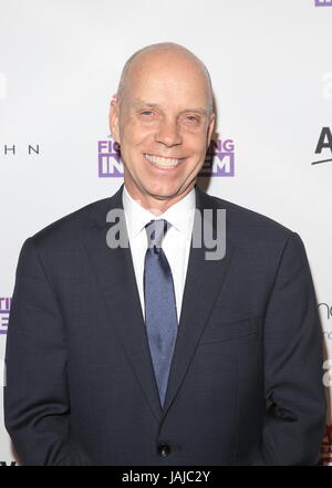 Patinage artistique au Harlem's 20e anniversaire des champions dans la vie Gala bénéfice Sasha Cohen et Curtis McGraw Webster et la présentation de Scott Hamilton avec la puissance de l'Inspiration tenue à 583 Park Avenue - Arrivées avec : Scott Hamilton Où : New York, New York, United States Quand : 02 mai 2017 Credit : Derrick Saleurs/WENN.com Banque D'Images