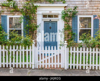 Sag Harbor village Maison avec porte bleue à Sag Harbor, NY Banque D'Images