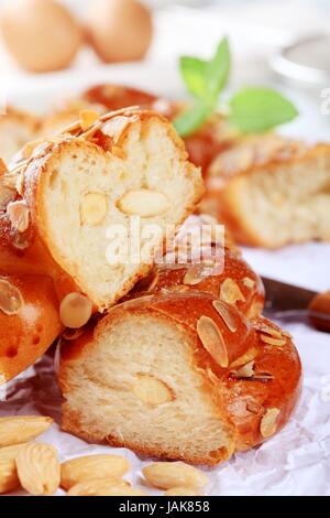 Tranches de pain et d'amandes émondées Banque D'Images