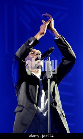 Maxi Jazz avec Faithless au Isle of Wight Festival 10 juin 2016, l'OIEAU Newport Banque D'Images