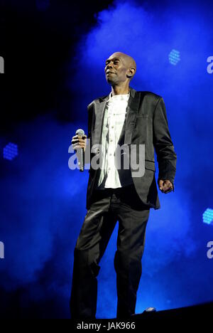 Maxi Jazz avec Faithless au Isle of Wight Festival 10 juin 2016, l'OIEAU Newport Banque D'Images