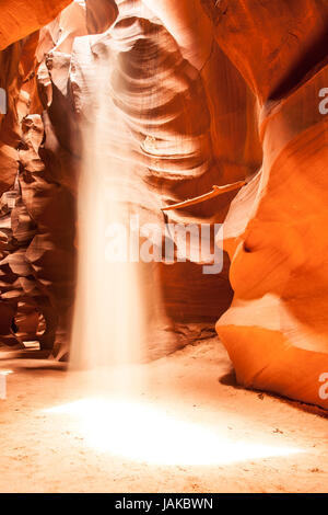 Intérieur de l'Antelope Canyon, woderful vagues orange en pierre Banque D'Images