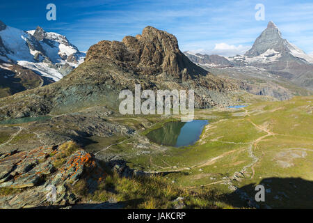Dans Panorama Alpes Suisses avec Rifelsee et Cervin, Suisse Banque D'Images