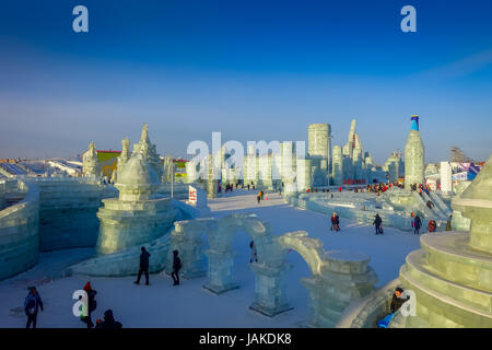 Harbin, Chine - Février 9, 2017 : pas de touristes profitant de leurs vacances dans le festival d'hiver annuel. Banque D'Images