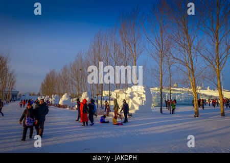 Harbin, Chine - Février 9, 2017 : de belles sculptures de neige dans le Harbin International Ice and Snow Sculpture Festival, le plus grand festival de glace et de neige. Banque D'Images