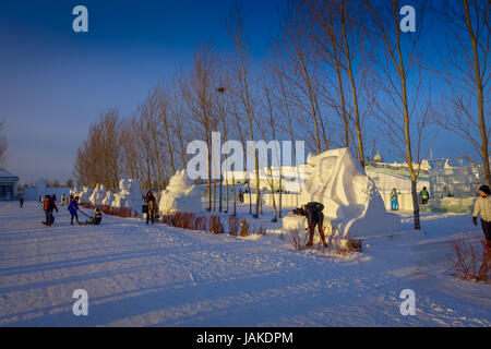 Harbin, Chine - Février 9, 2017 : de belles sculptures de neige dans le Harbin International Ice and Snow Sculpture Festival, le plus grand festival de glace et de neige. Banque D'Images