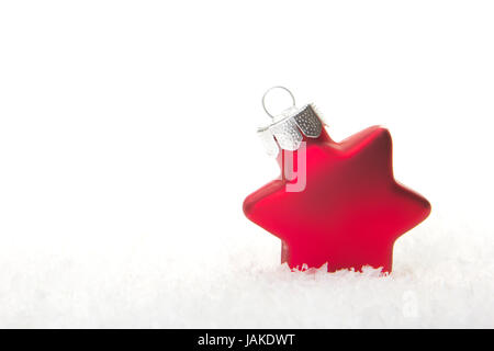 Rote Christbaumkugel Weihnachtsstern als auf Schnee Banque D'Images