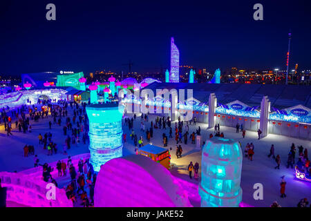 Harbin, Chine - le 9 février 2017 : Harbin International Ice and Snow Sculpture Festival est un festival d'hiver annuel qui a lieu à Harbin. Il est le plus grand festival de glace et de neige. Banque D'Images