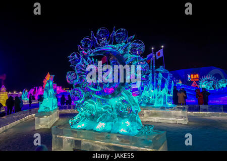 Harbin, Chine - le 9 février 2017 : sculptures de glace spectaculaires à Harbin International Ice and Snow Sculpture Festival, le plus grand festival de glace et de neige. Banque D'Images