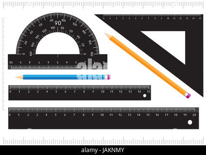 Règle noire, échelle de mesure, rapporteur et un crayon isolé sur fond blanc Banque D'Images