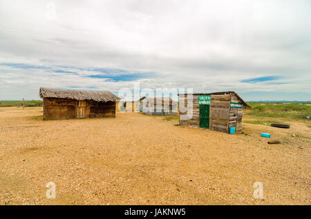 Baraques de bois dans un désert de la Guajira, Colombie Banque D'Images