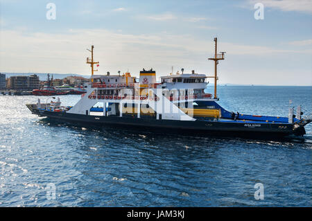 Canakkale, Turquie - 31 octobre 2016 : Avis de Çanakkale ferry boat à Dardanelles Banque D'Images