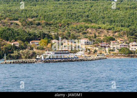 Canakkale, Turquie - 31 octobre 2016 : Vue de l'embarcadère des ferries et bateaux en péninsule de Gallipoli Banque D'Images