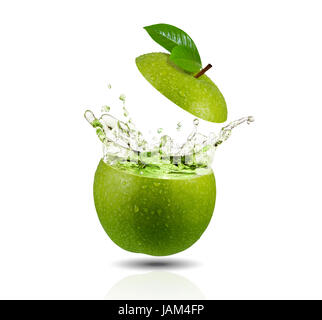 La tranche de pomme verte avec de l'eau splash Banque D'Images