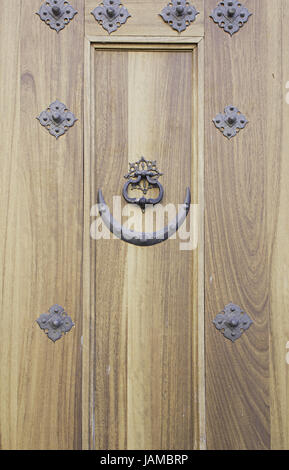 Porte en bois d'architecture dans le vieux bâtiment, de la construction urbaine Banque D'Images