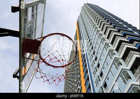 Panier de basket-ball dans les condominiums Sport Club Banque D'Images