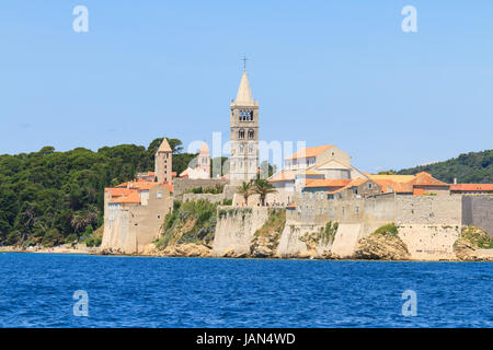 L'île croate de Krk, vue sur ville et fortifications, Croatie Banque D'Images