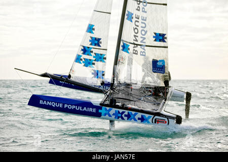 Armel Le Cléac'h et Kevin Escoffier de la Banque populaire équipe de voile et le Flying Phantom. Le Fantôme de vol est une nouvelle génération de foiling Banque D'Images