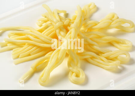 La cuisine slovaque - Fromage de chaîne en forme de petites tresses (Korbaciky) Banque D'Images