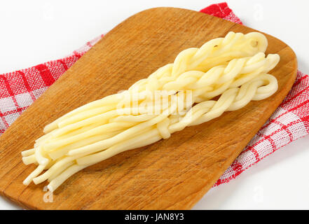 La cuisine slovaque - Fromage de chaîne en forme de petites tresses (Korbaciky) Banque D'Images
