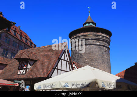 Nuremberg, le Handwerkerhof et tour Frauentorturm, Middle Franconia, Bavaria, Germany Banque D'Images