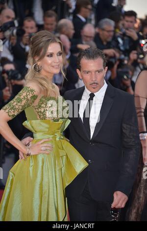 Antonio Banderas et Nicole Kimpel arrivant sur le tapis rouge pour le 70e Festival de Cannes 23 mai 2017 célébrations, Photo Jacky Godard Banque D'Images