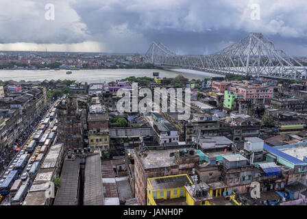 Howrah Bridge pendant la saison des pluies Banque D'Images