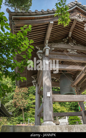 Cloche en bronze du Beffroi de Shoro au temple de Hase-dera, appelé Hase-kannon, Kamakura, préfecture de Kanagawa, Japon Banque D'Images