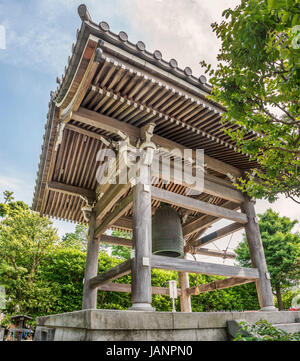 Cloche en bronze au Beffroi de Shoro au temple de Hase-dera, appelé Hase-kannon, Kamakura, Kanagawa, Japon Banque D'Images