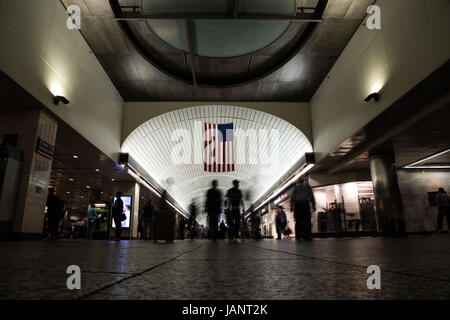 New York, États-Unis - 19 mai 2017 : l'intérieur de la gare Pennsylvania Station, également connu sous le nom de New York Penn Station, est le principal chemin de fer interurbain sta Banque D'Images