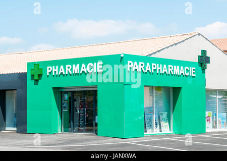 Une pharmacie et parapharmacie française. La pharmacie est le même qu'un chimiste ou d'une pharmacie et parapharmacie vend des produits non-prescription. Banque D'Images