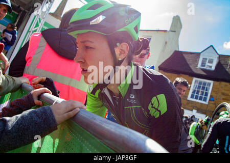 Daventry, Northamptonshire, 7 juin 2017, l'OVO féminin, l'étape 1. Amérique du Northamptonshire. Danielle 'Dani' Roi MBE [Cylance Pro Cycling], est un coureur cycliste français. King est trois fois champion du monde et médaillé d'or olympique dans la poursuite féminine. Les participants à partir du centre-ville de Daventry couvrant une distance de 147,5 km, (91,7 milles) en finition sheep street Kettering. Credit : Keith J Smith./Alamy Live News Banque D'Images