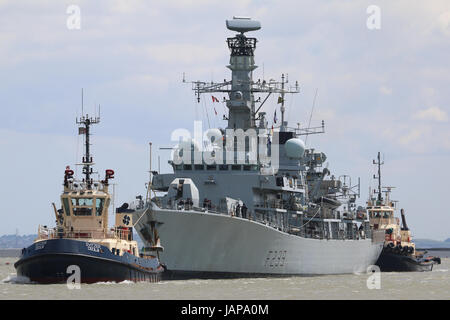 Chatham, Kent, Royaume-Uni. 7 juin, 2017. Le type 23 frégate HMS Richmond représenté sur la rivière Medway ce matin en arrivant à Chatham Dockyard pour des événements pour commémorer le 350e anniversaire de la bataille de la Medway. Rob Powell/Alamy Live News Banque D'Images